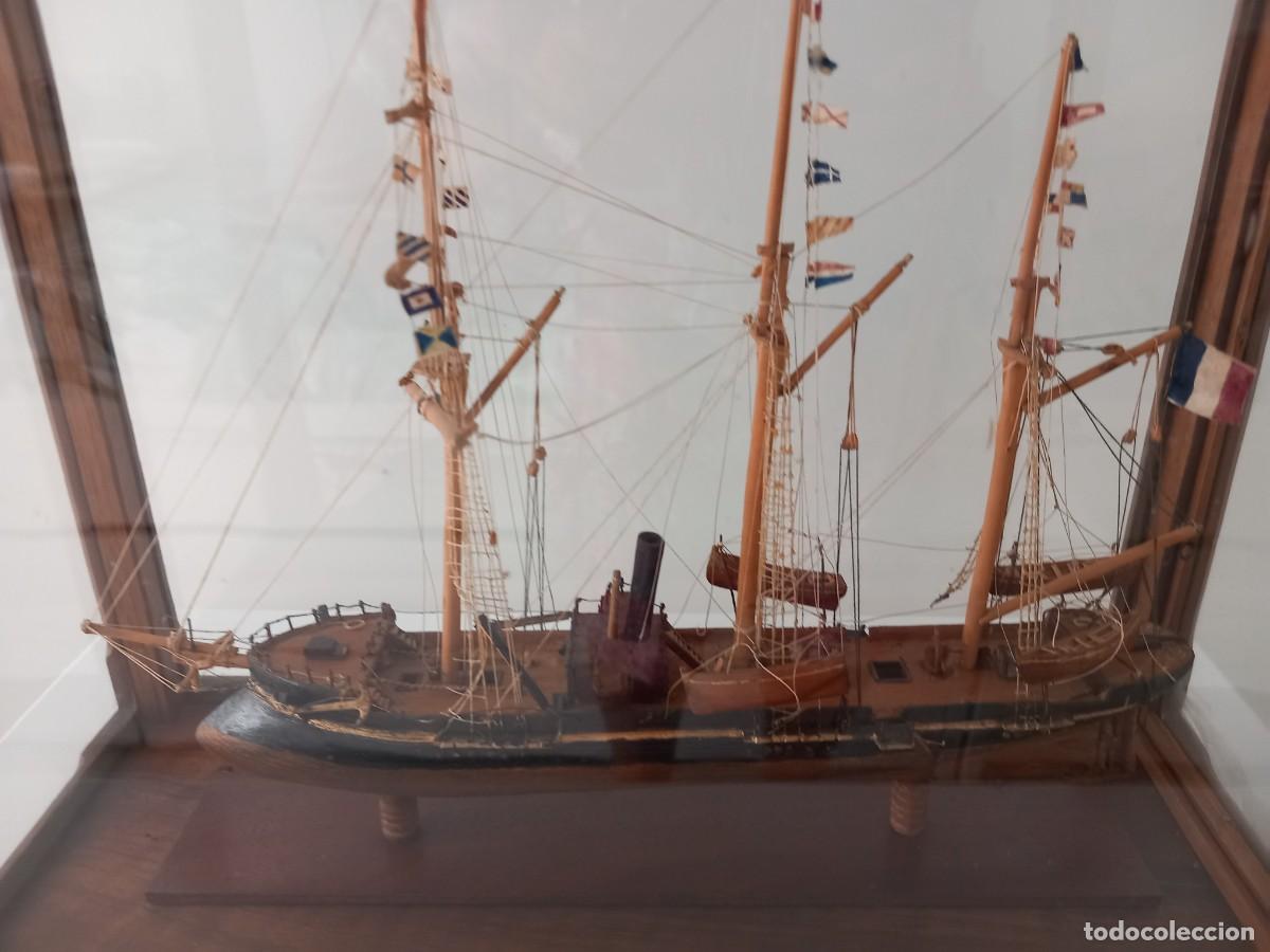 Antig&uuml;edades: Maqueta de barco con vitrina