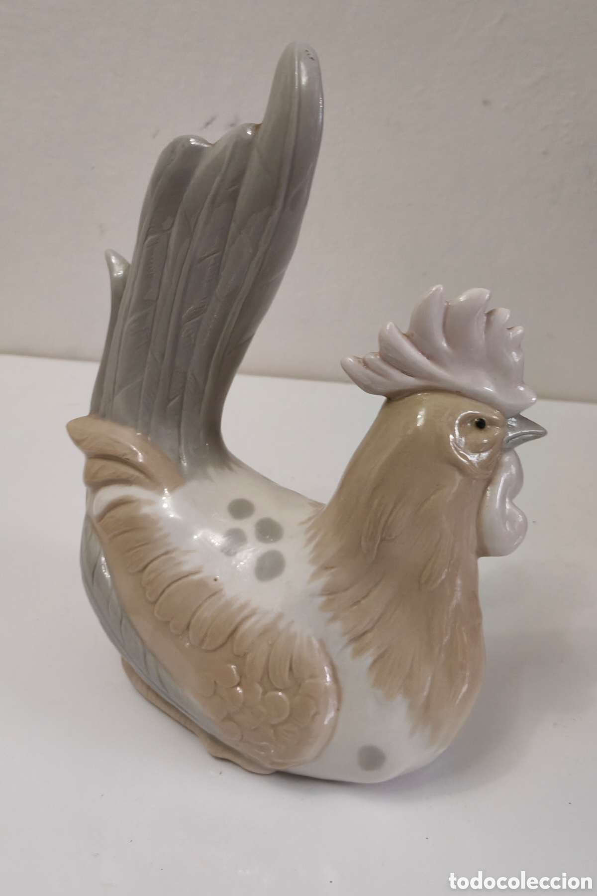 Antig&uuml;edades: Figura de gallo en porcelana esmaltada - Miquel Requena (Valencia)