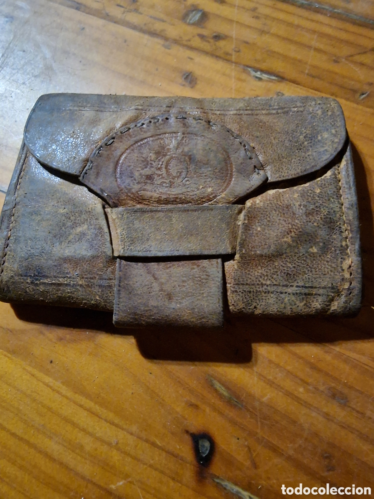 Antig&uuml;edades: Antigua cartera de piel,con logotipo london,ver fotos