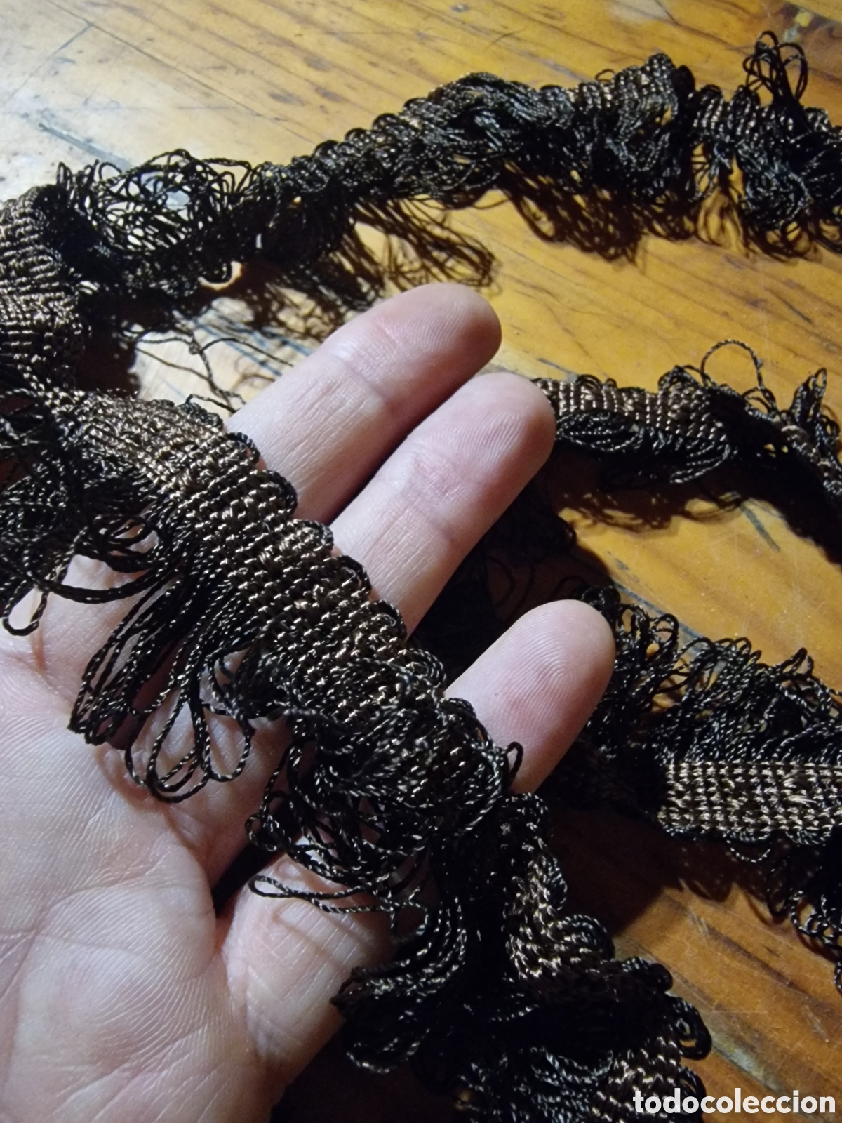 Antig&uuml;edades: Antigua puntilla pasamaner&iacute;a, color marr&oacute;n, medida 155 cm,ideal restauradores