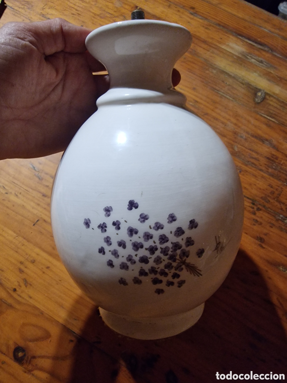Antig&uuml;edades: Antiguo pie de una l&aacute;mpara de mesa,cer&aacute;mica esmaltada pintada con flores ,con firma,ver fotos