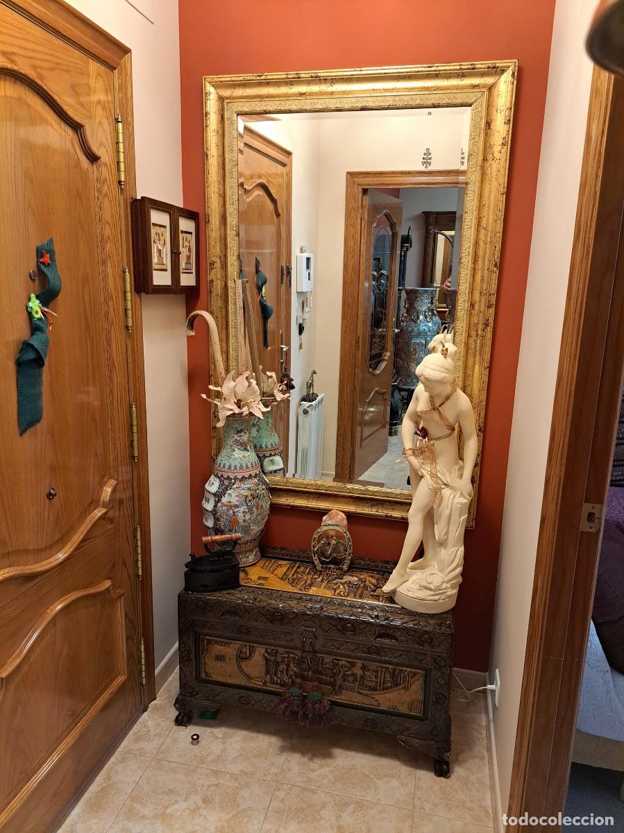 Antig&uuml;edades: ba&uacute;l en madera tallado - Foto 1