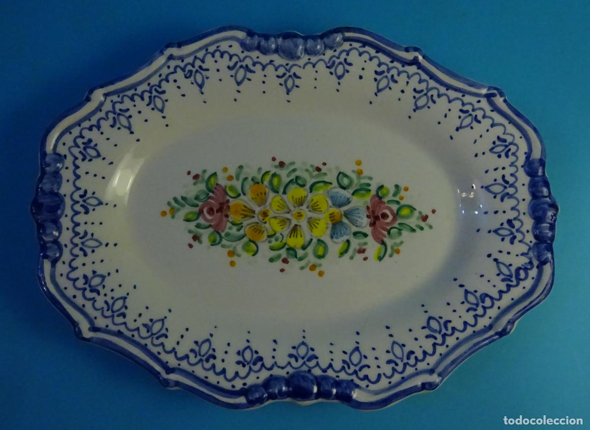 Antig&uuml;edades: PLATO FUENTE DE CER&Aacute;MICA DECORADO A MANO MOTIVO FLORES. FIRMADO BORDONAU. ONDA