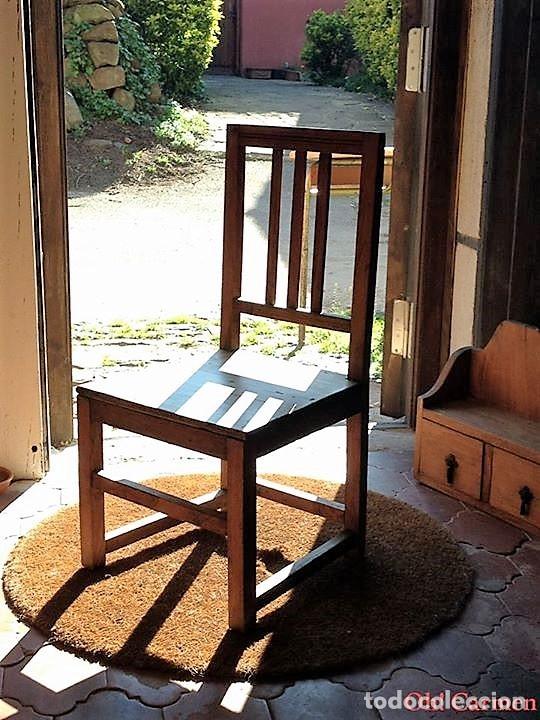 Antig&uuml;edades: Silla baja en madera de casta&ntilde;o (para abuela o abuelo)