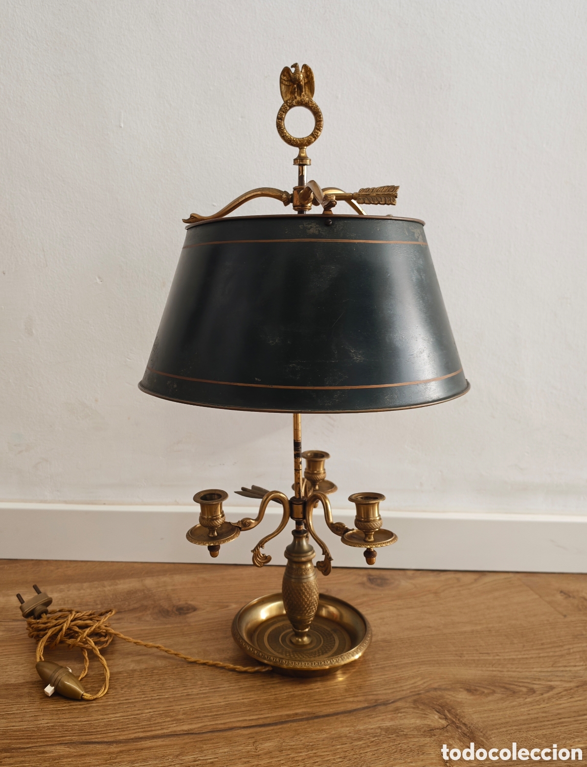 Antig&uuml;edades: L&aacute;mpara Bouillotte. L&aacute;mpara de Mesa de Juegos. Francia. Siglo XIX. Bronce Dorado. Funcionando.