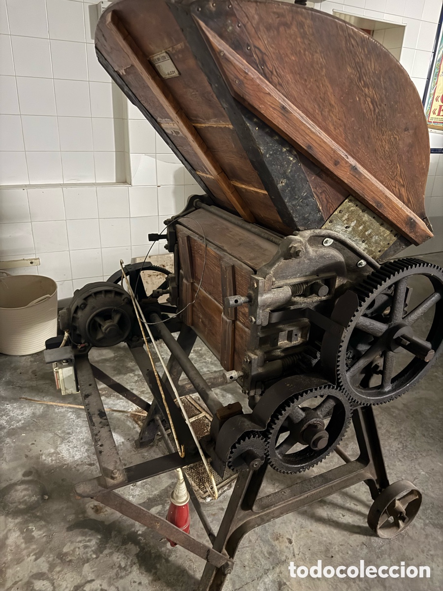Antig&uuml;edades: Molino de vino de madera