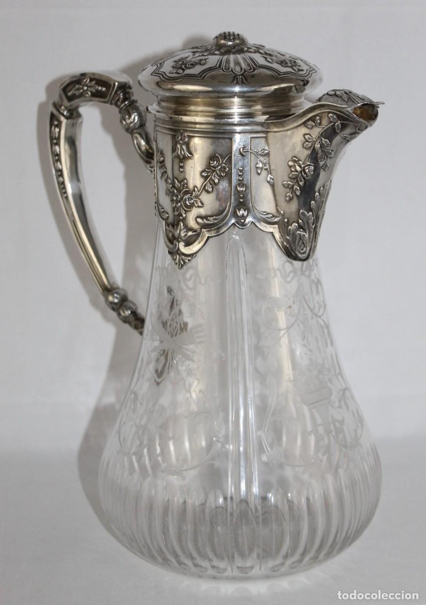 Antig&uuml;edades: Gran jarra francesa de plata punzonada y cristal tallado. Decoraci&oacute;n floral y musical.