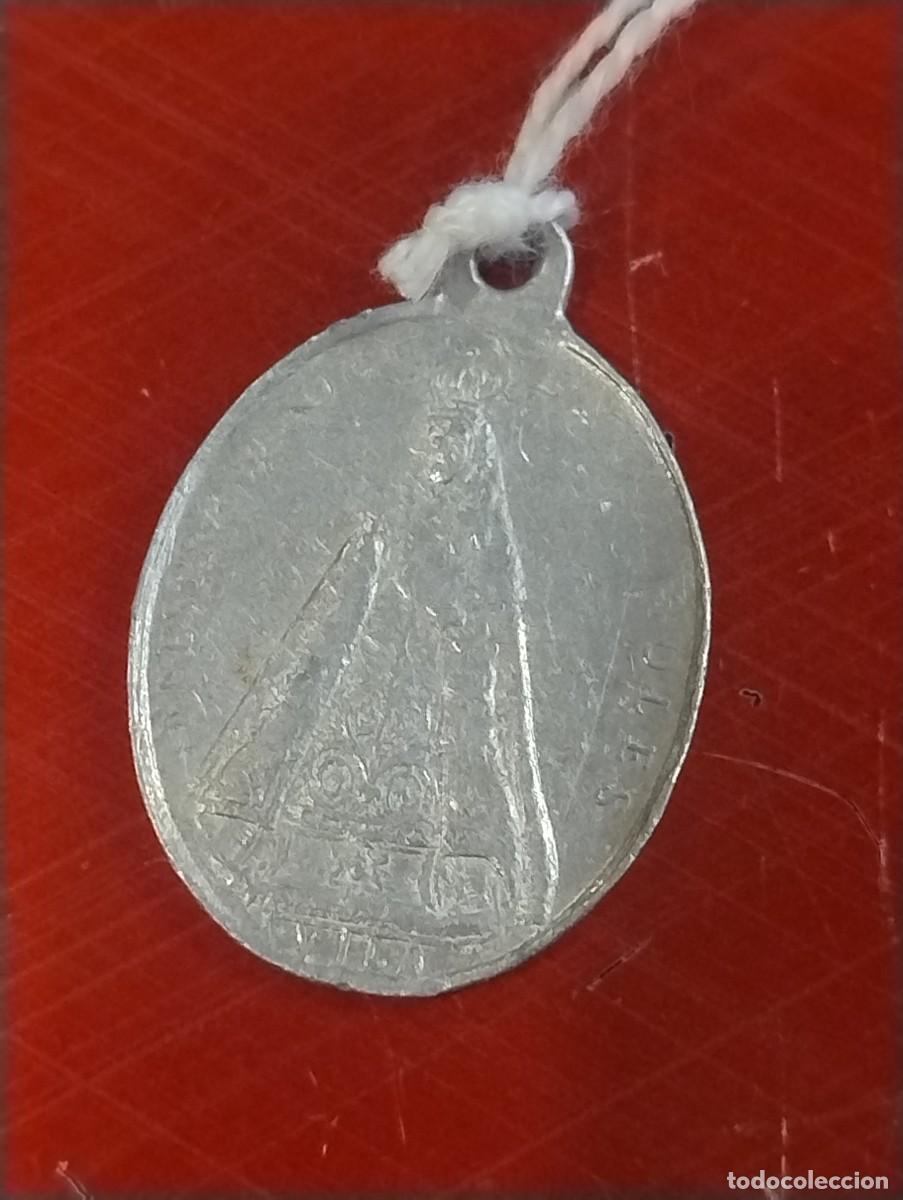 Antig&uuml;edades: Antigua medalla religiosa de aluminio o similar Nuestra Se&ntilde;ora de Sonsoles. &Aacute;vila. 2,50 x 2 cm