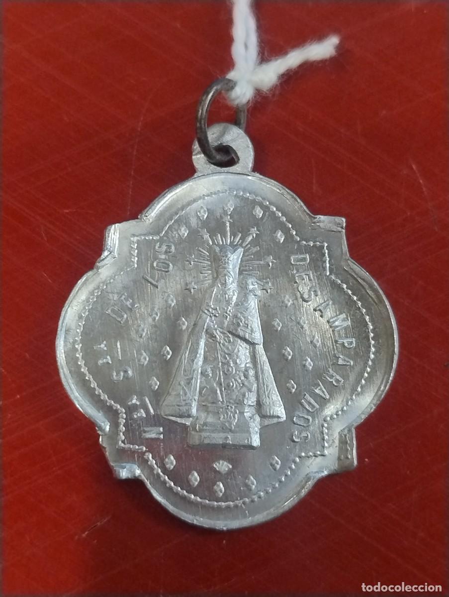 Antig&uuml;edades: Antigua medalla religiosa de aluminio o similar. Nuestra Se&ntilde;ora de los Desamparados y San Jos&eacute;