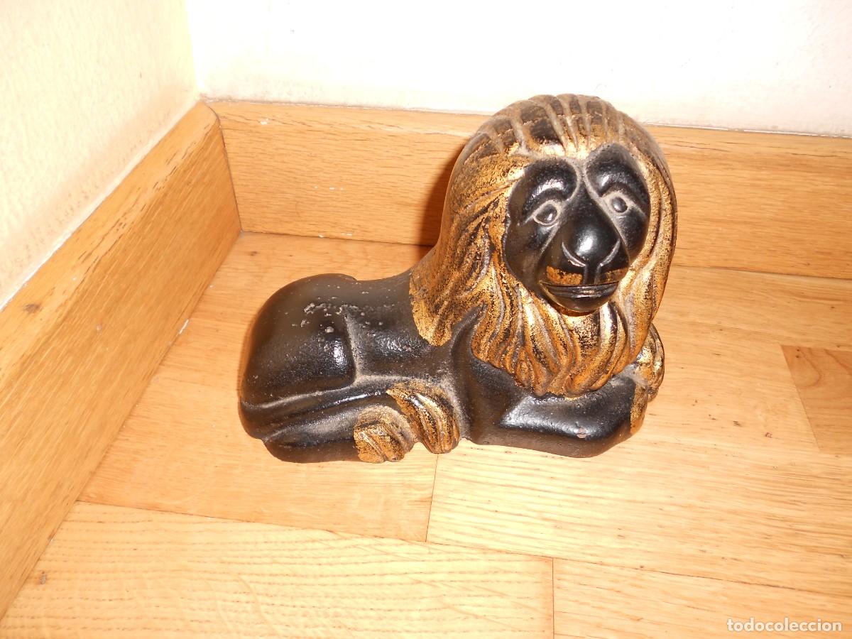 Antiguidades: FIGURA de un LEON en METAL ( Muy Pesado ) - para DECORACION / PISAPAPELES / AGUANTAPUERTAS - 1&euro;y+