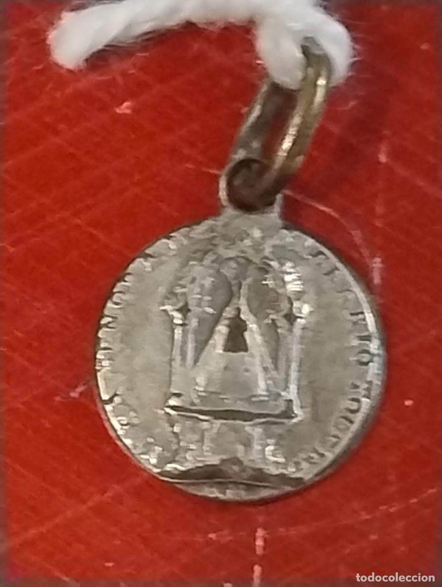 Antig&uuml;edades: Antigua medalla religiosa de Nuestra Se&ntilde;ora del Sagrario. Toledo. 1 cm de di&aacute;metro
