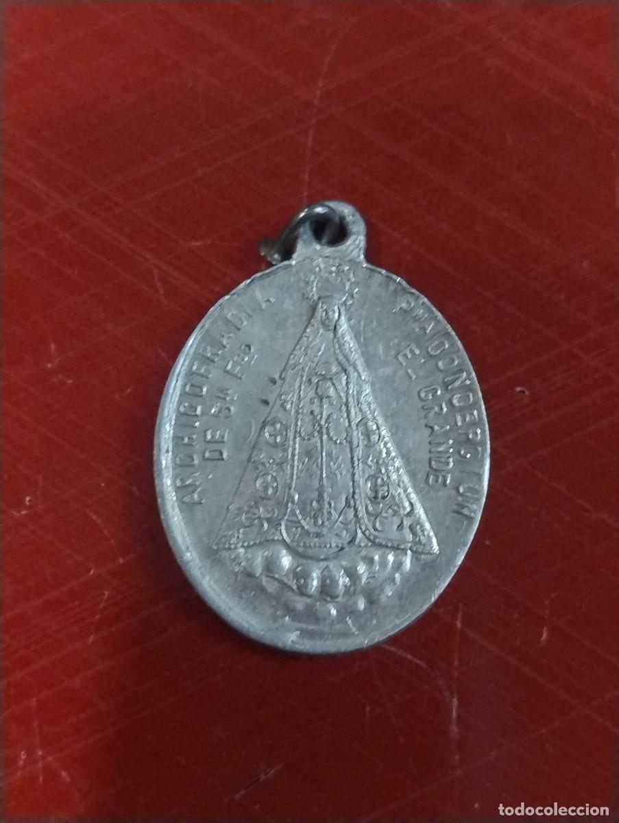 Antig&uuml;edades: Antigua medalla religiosa de la Archicofrad&iacute;a de San Francisco. Parroquia Concepci&oacute;n el Grande.