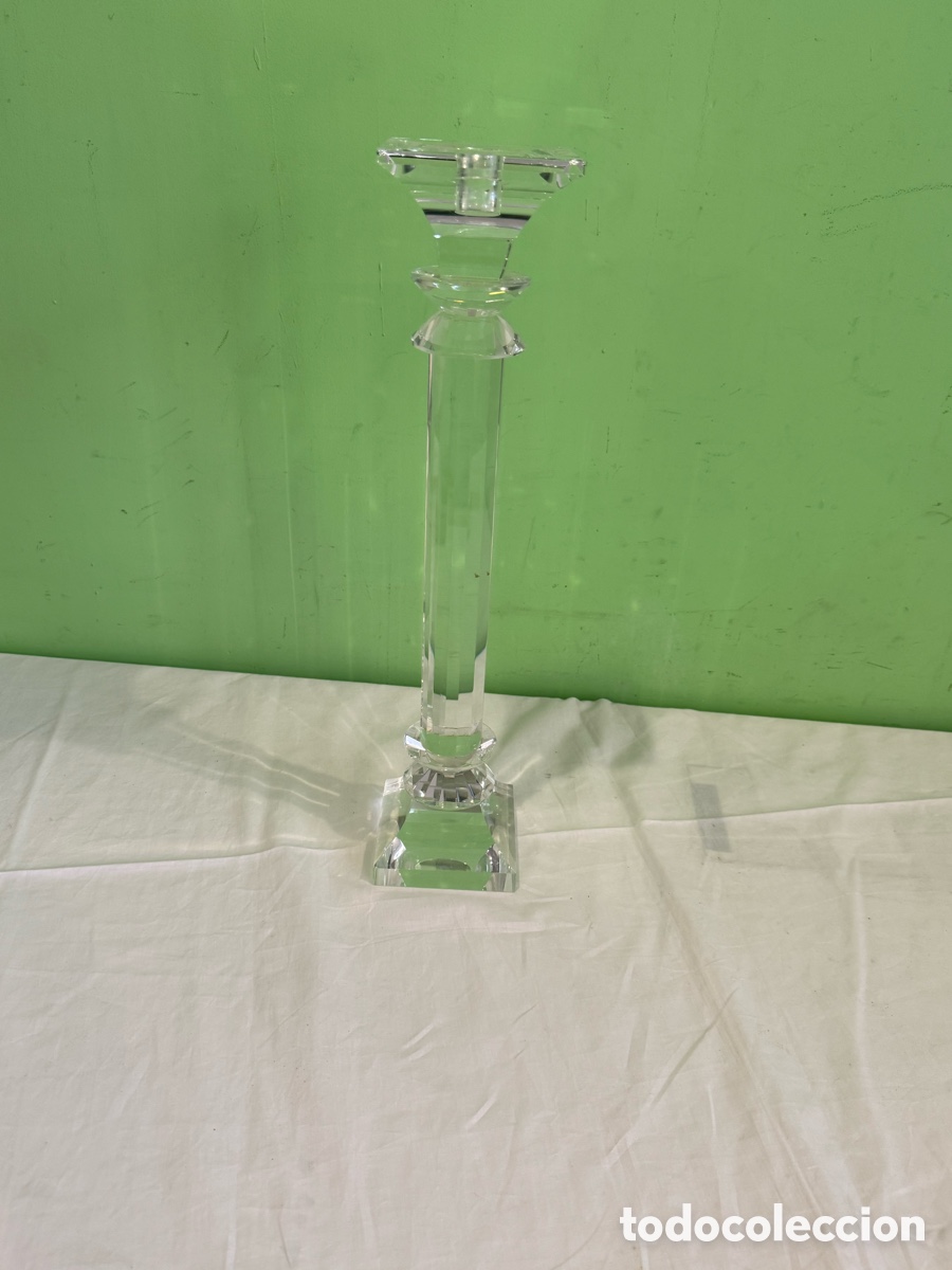 Antig&uuml;edades: Candelabro de cristal tallado de una luz. 43 cm alto .