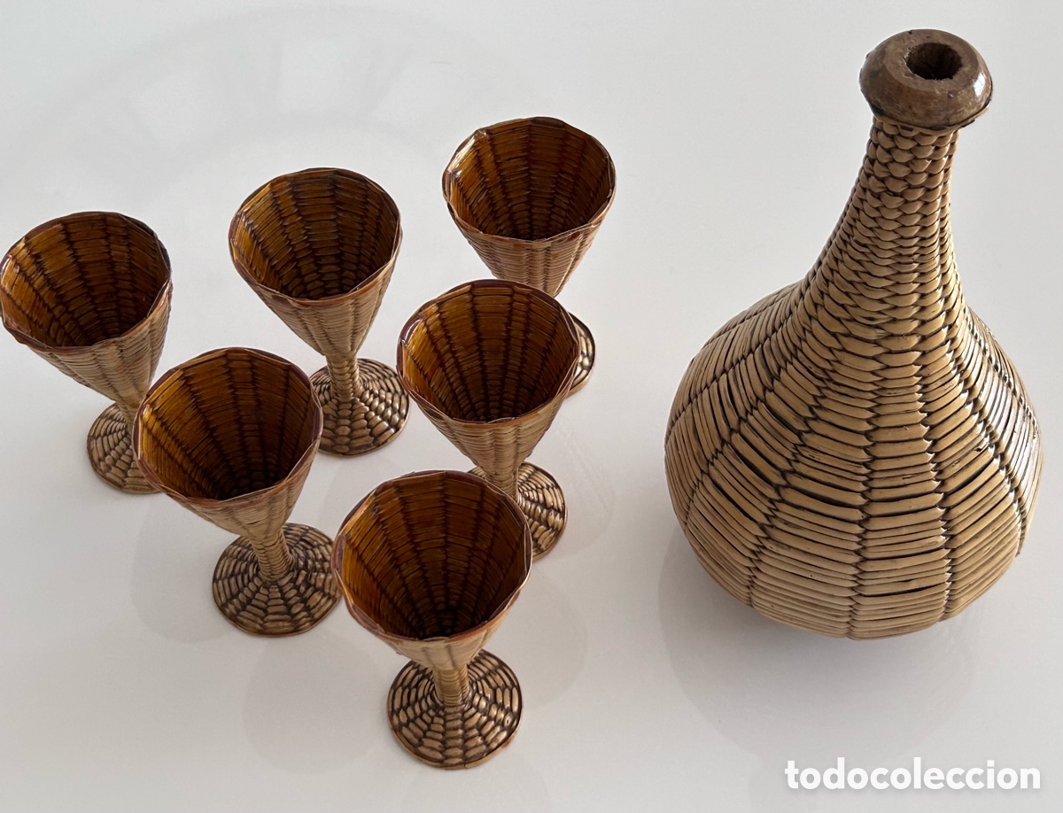 Antig&uuml;edades: BOTELLA Y 6 COPAS DE MIMBRE TRENZADO - Foto 9