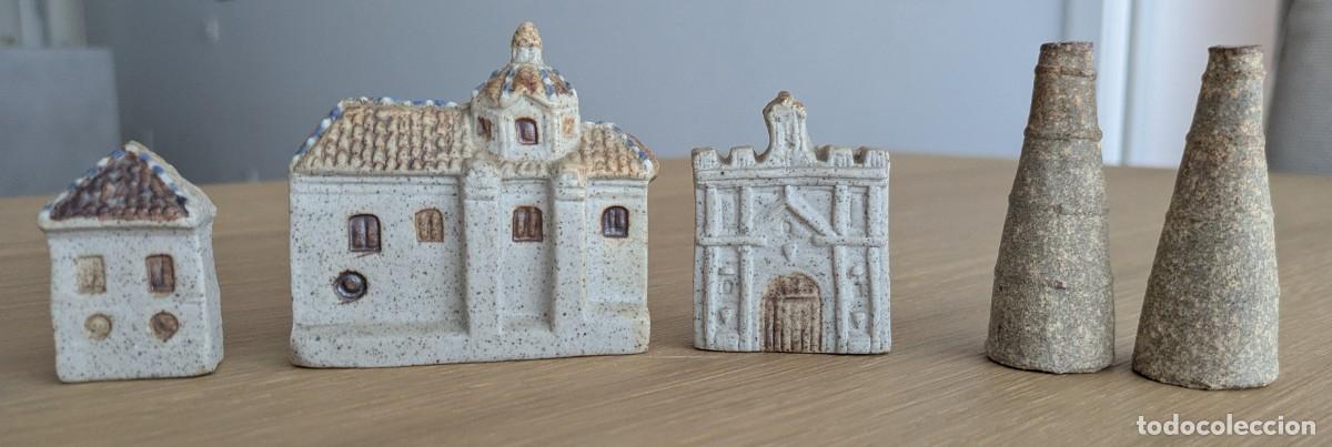 Antig&uuml;edades: Monasterio de la Cartuja de Sevilla. Miniatura. 5 piezas de Cer&aacute;mica.