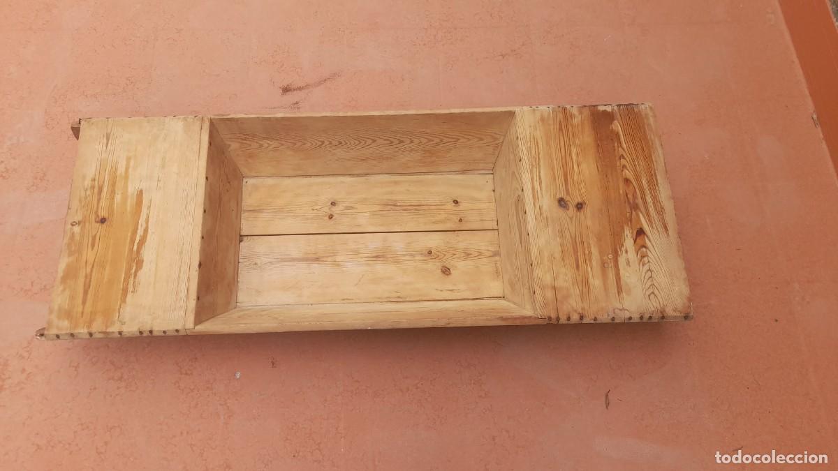 Antig&uuml;edades: Artesa antigua de madera maciza para pan &ndash; Pieza r&uacute;stica de decoraci&oacute;n / Le&ntilde;ero