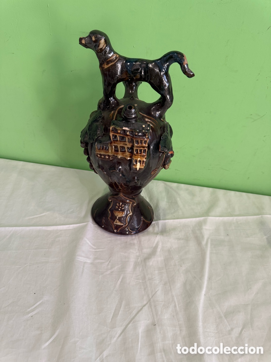 Antiques: Antiguo botij&oacute;n de cer&aacute;mica vidriada con perro y relieve arquitect&oacute;nico