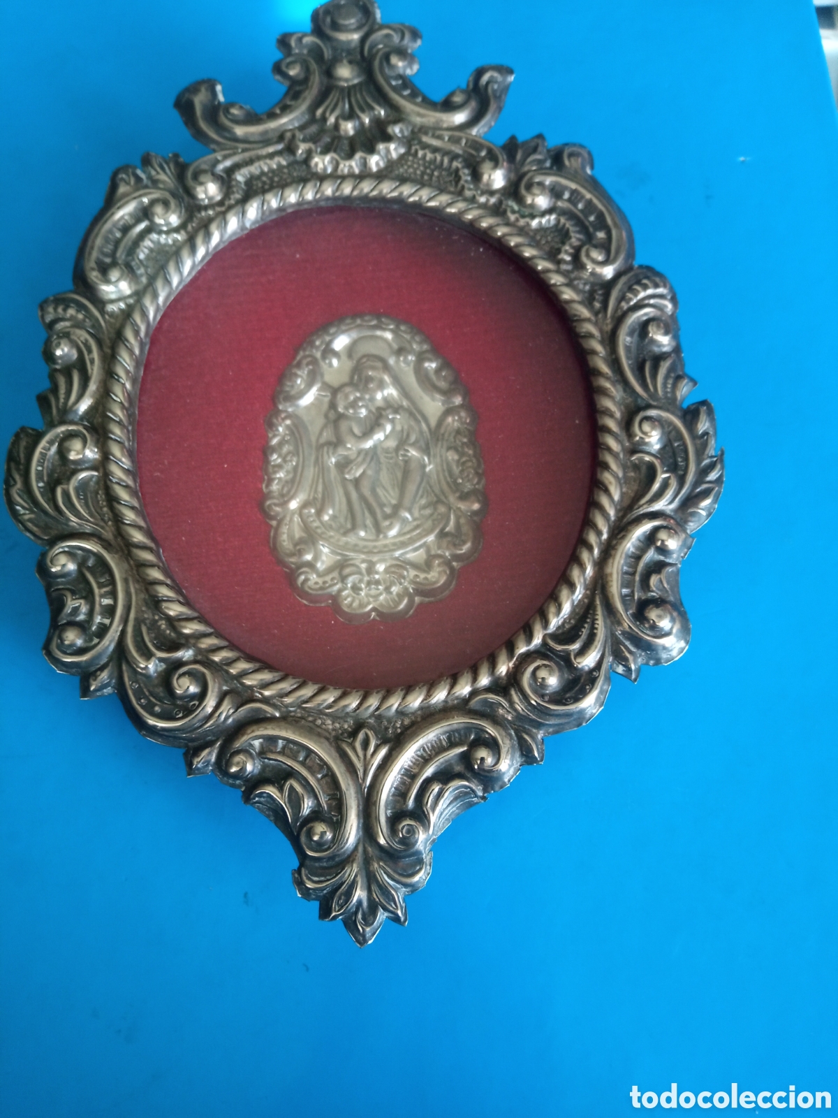 Antig&uuml;edades: Antiguo relicario repujado de metal plateado, mide 20x13cm