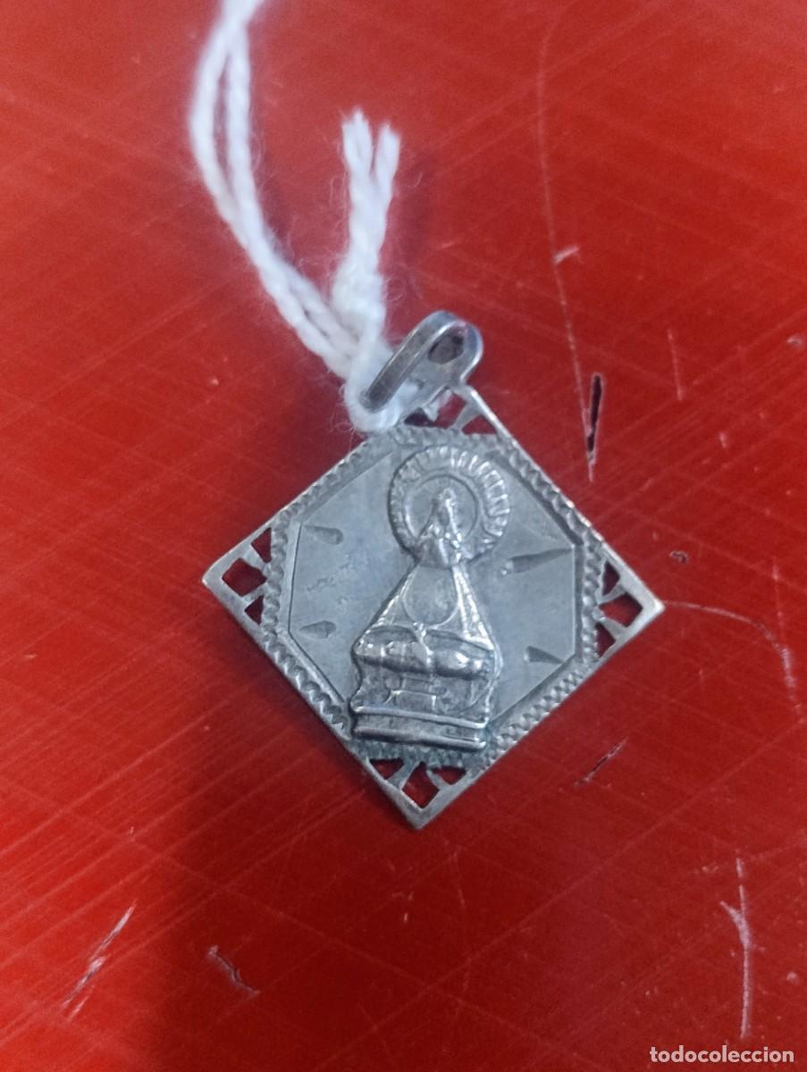 Antig&uuml;edades: Antigua medalla religiosa Nuestra Se&ntilde;ora de la Fuencisla Segovia. 1,50 x 1,50 cm plata ??