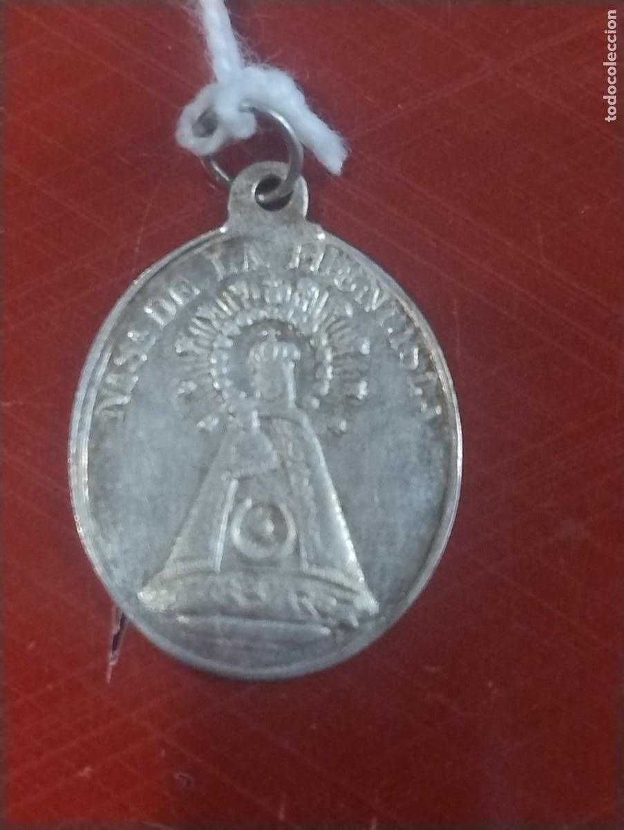Antig&uuml;edades: Antigua medalla religiosa Nuestra Se&ntilde;ora de la Fuencisla Acueducto Segovia. Unos 2 cm