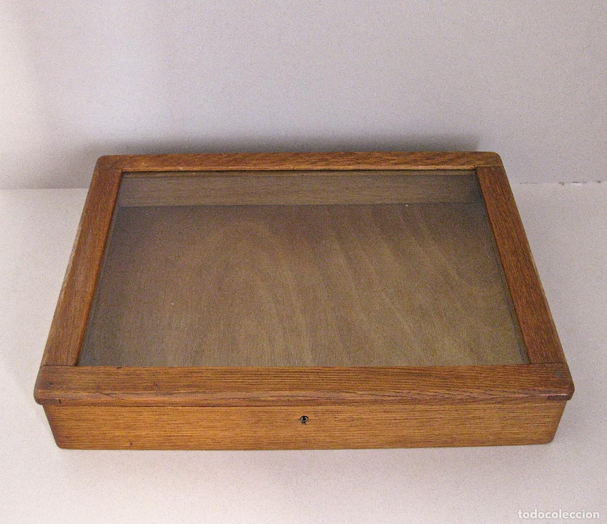 Antig&uuml;edades: VITRINA EXPOSITOR DE MESA CON CRISTAL DE LOS A&Ntilde;OS 30 DE MADERA DE ROBLE.