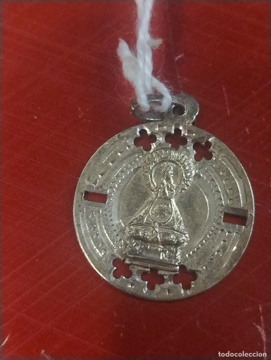 Antig&uuml;edades: Antigua medalla religiosa Nuestra Se&ntilde;ora de la Fuencisla Segovia. Unos 2 cm