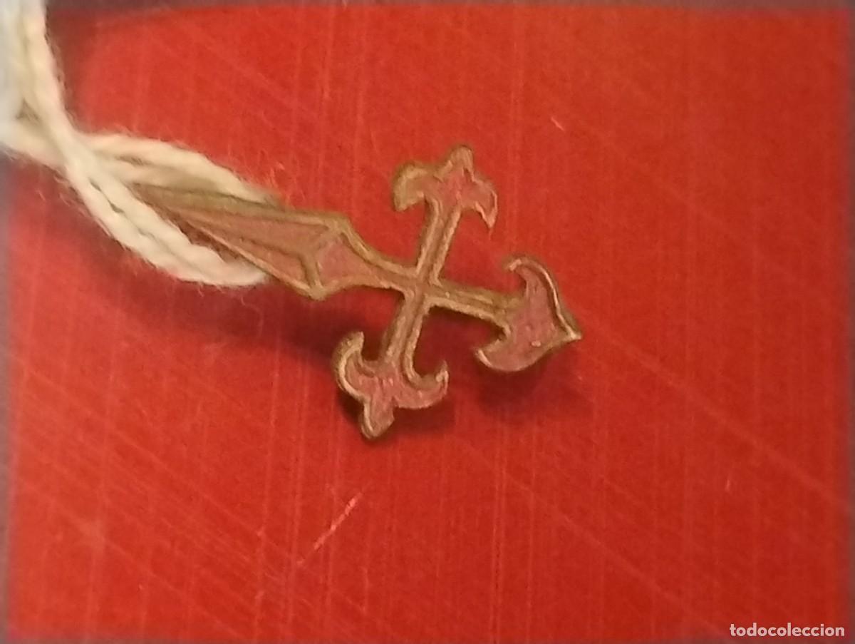 Antig&uuml;edades: Insignia de aguja Cruz de Santiago Apostol. Unos 2 cm