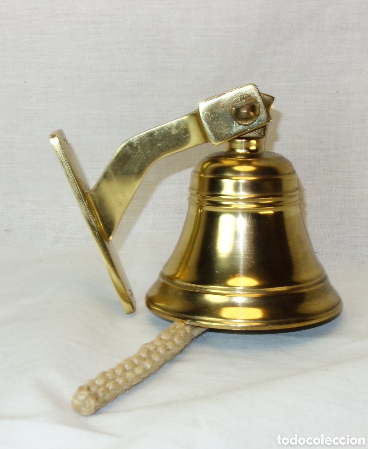 Antig&uuml;edades: Campana n&aacute;utica de bronce lat&oacute;n