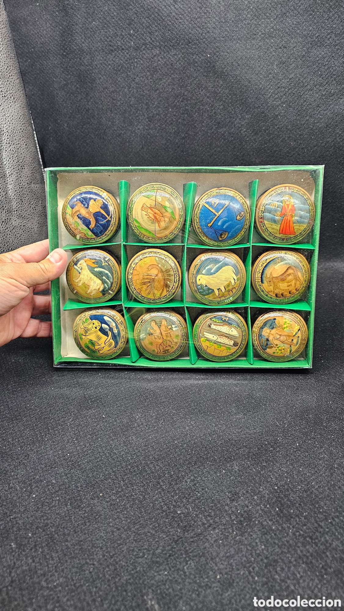 Antig&uuml;edades: Lote de cajitas / joyeros de madera pintadas a mano signos zodiacal