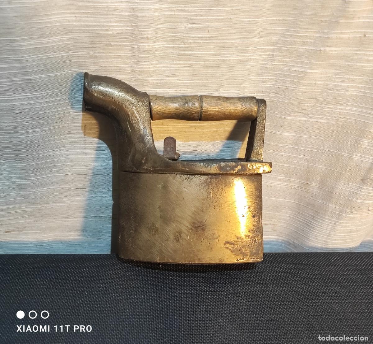 Antig&uuml;edades: PLANCHA DE CARBON PEQUE&Ntilde;A DE BRONCE - Foto 2