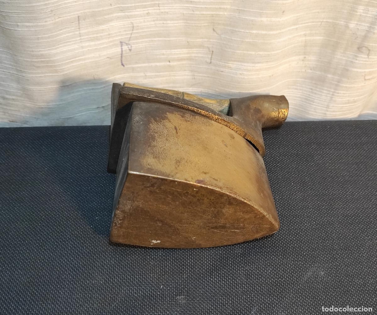 Antig&uuml;edades: PLANCHA DE CARBON PEQUE&Ntilde;A DE BRONCE - Foto 3