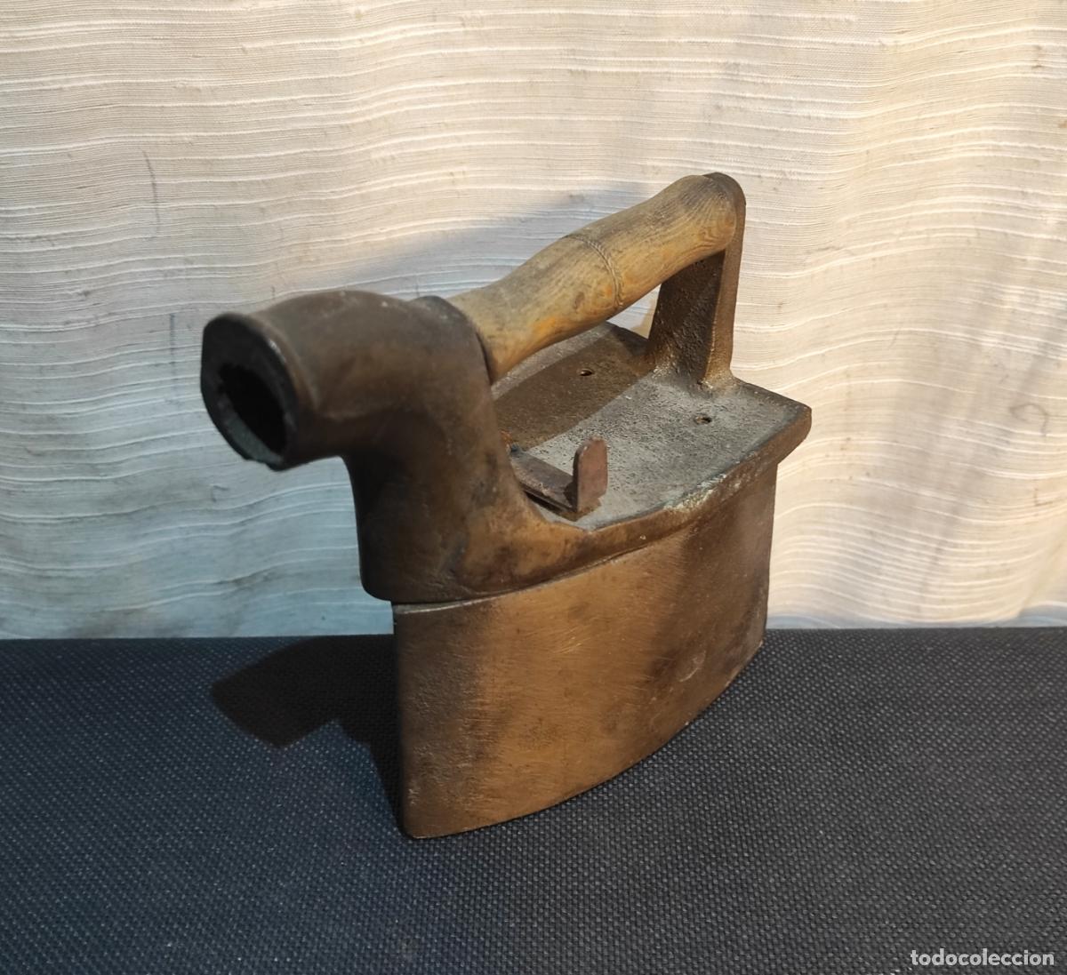 Antig&uuml;edades: PLANCHA DE CARBON PEQUE&Ntilde;A DE BRONCE