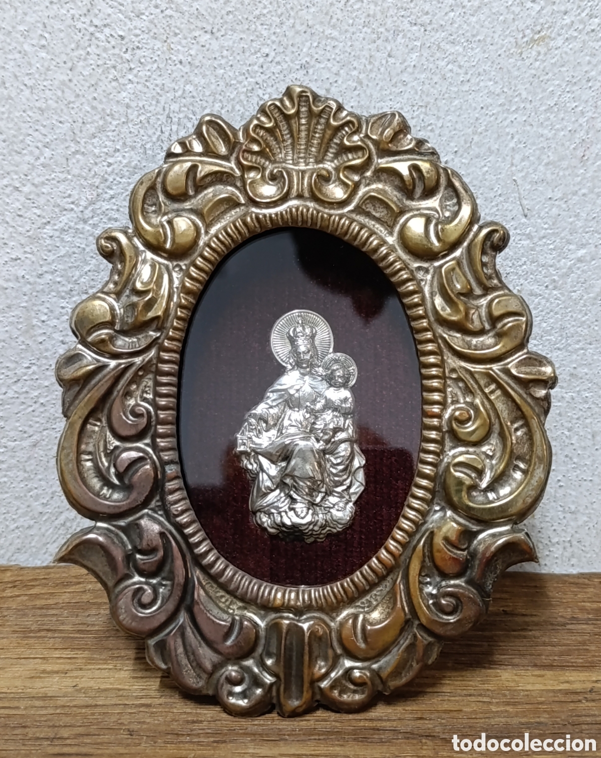 Antig&uuml;edades: ANTIGUO RELICARIO DE METAL REPUJADO DE LA VIRGEN DEL CARMEN