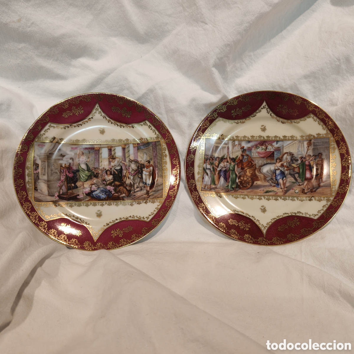 Antig&uuml;edades: Pareja de platos decorativos de porcelana ROYAL EPIAG. Estilo Royal Vienna. Escenas Romanas. A&ntilde;os 20