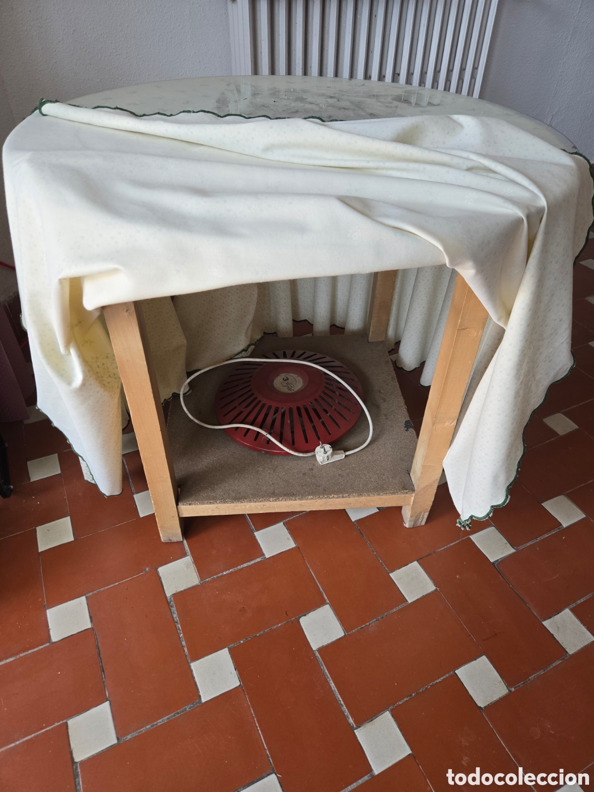 Antig&uuml;edades: Mesa redonda con calentador