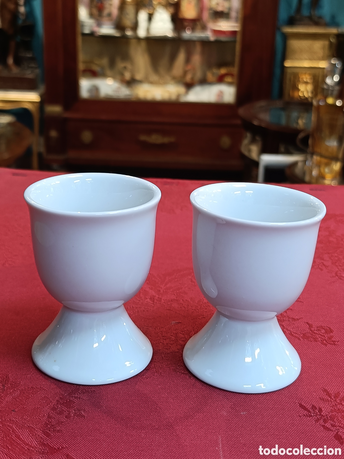 Antiques: JUEGO DE 2 HUEVERAS PORCELANA BLANCA 7CM ALTO