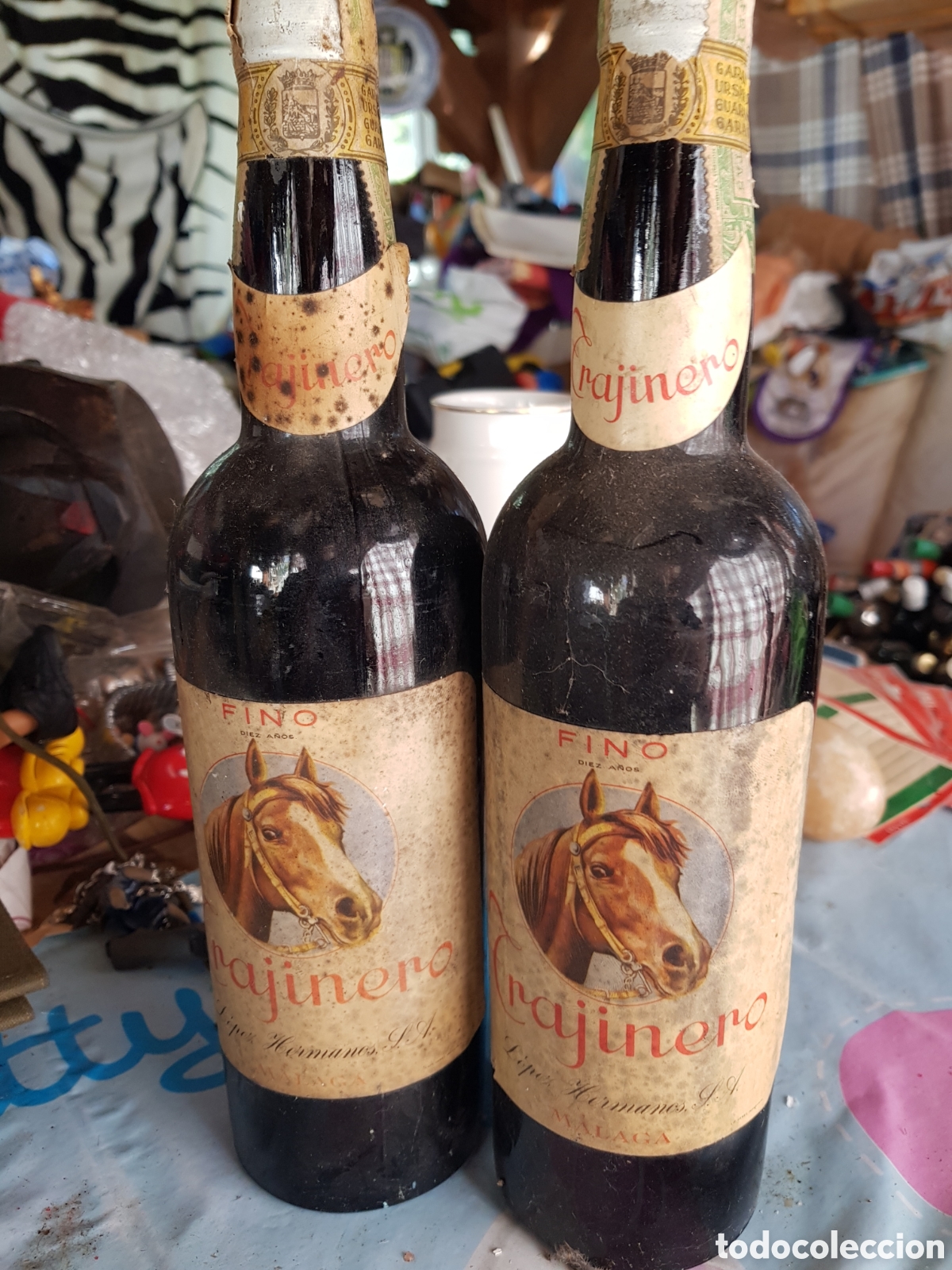 Antig&uuml;edades: LOTE DE 2 ANTIGUAS BOTELLAS DE FINO TRAJINERO MALAGA A&Ntilde;OS 60