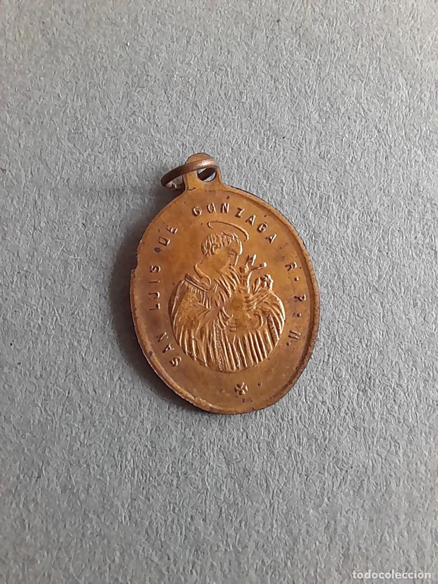 Antig&uuml;edades: medalla religiosa de laton , san luis de gonzaga , 2x1,5cm aprox