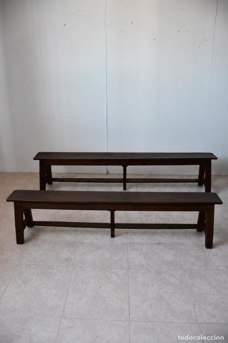 Antig&uuml;edades: Pareja de bancos rusticos de madera - Foto 2