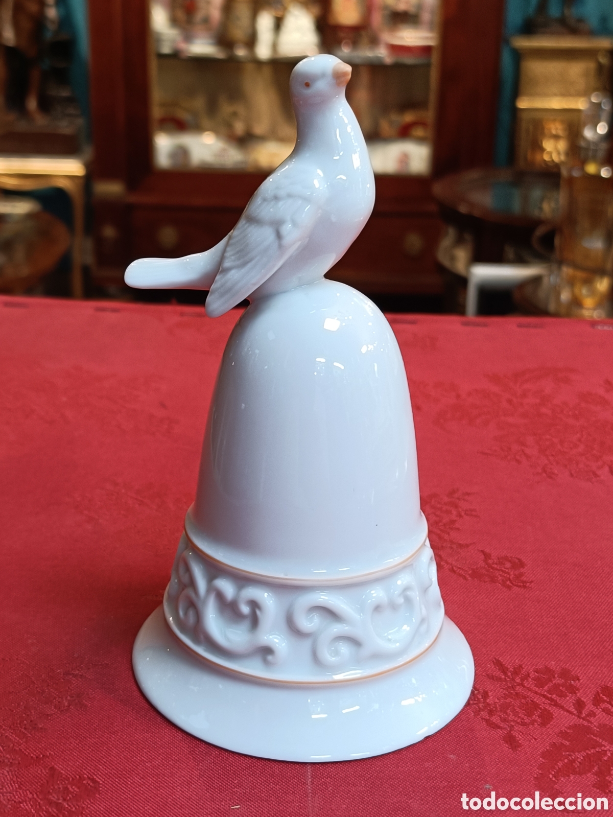 Antig&uuml;edades: CAMPANA PORCELANA MARCA AVON 14CM ALTO