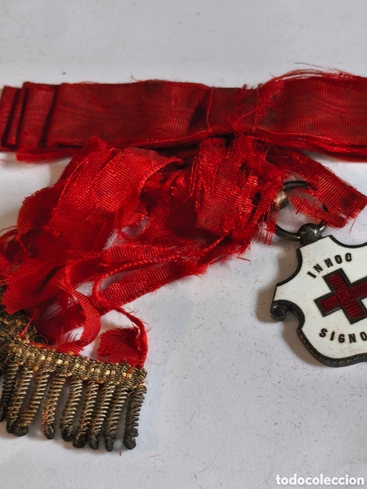 Antig&uuml;edades: Antigua insignia de las Damas Asociadas de la Cruz Roja Espa&ntilde;ola