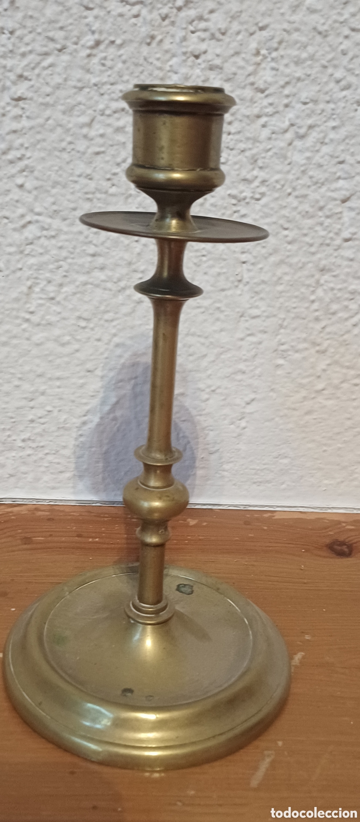 Antig&uuml;edades: CANDELABRO METAL LATON DORADO 20 CM