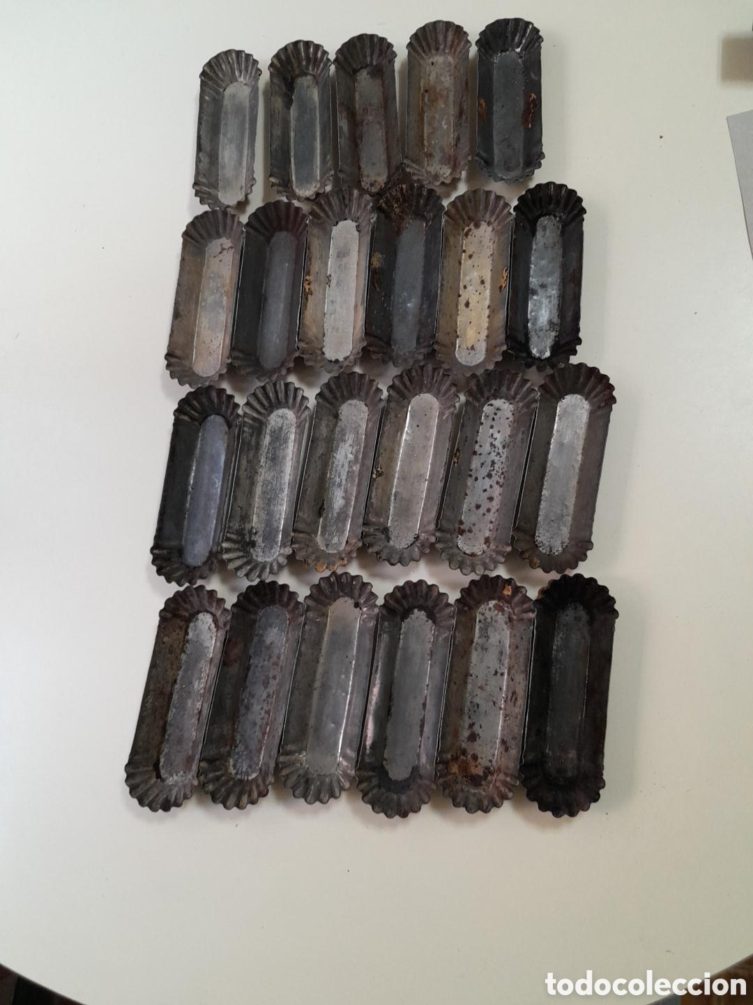 Antig&uuml;edades: 23 moldes antiguos para magdalenas y reposteria