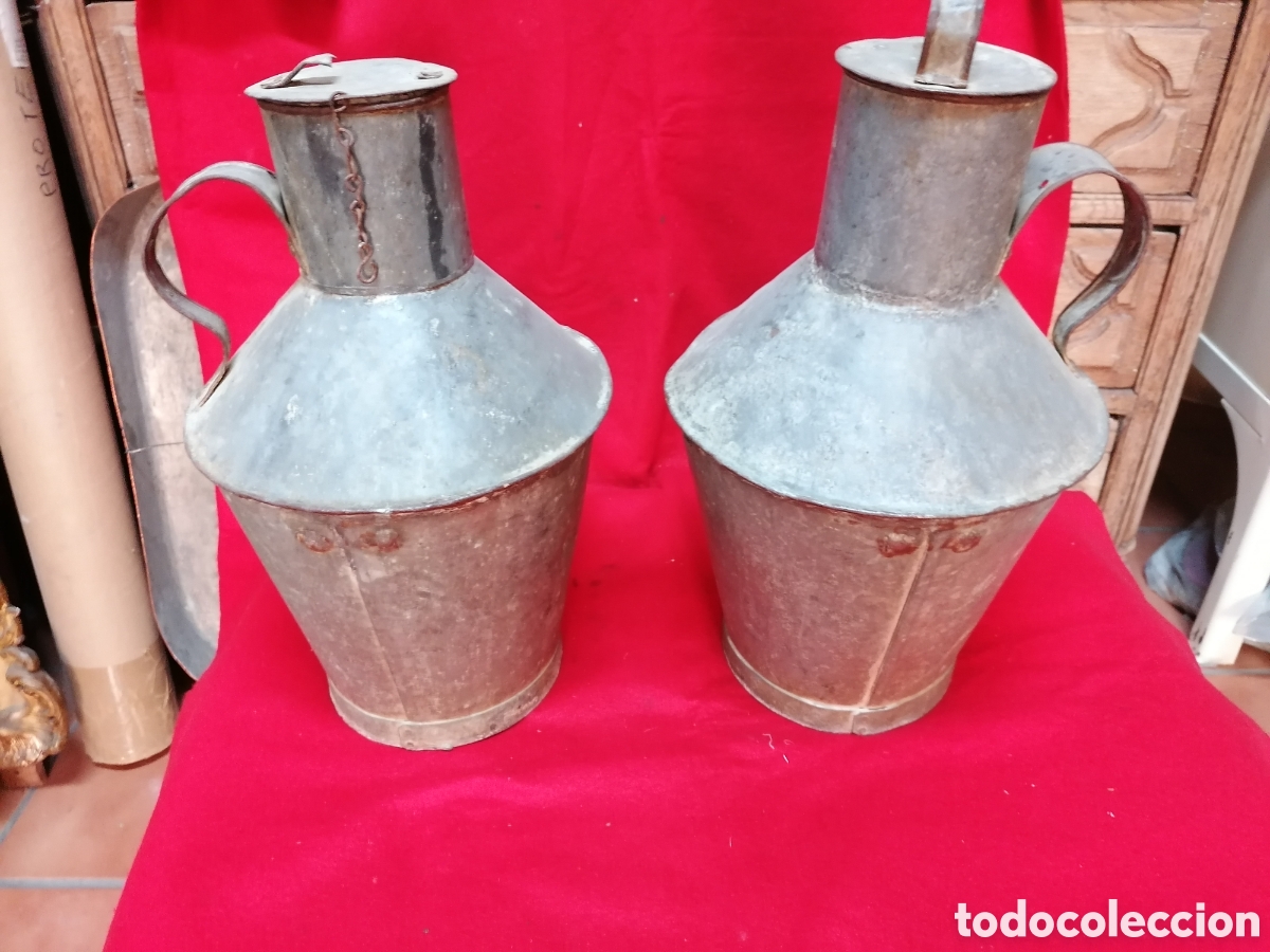 Antig&uuml;edades: Pareja de c&aacute;ntaros de hojalata, primera mitad del XX,