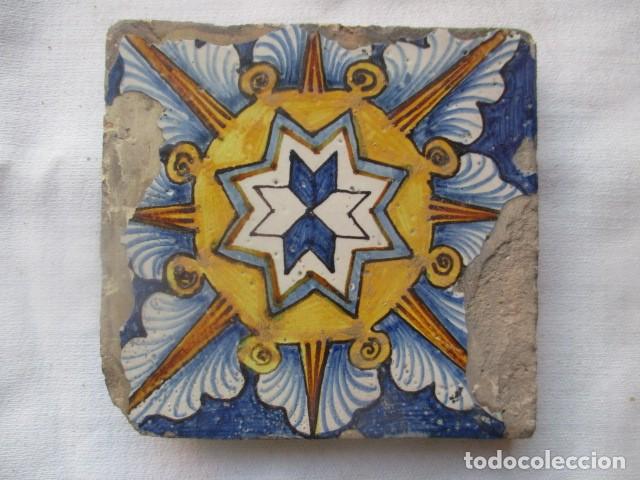 Antig&uuml;edades: Azulejo policromo siglo XVI