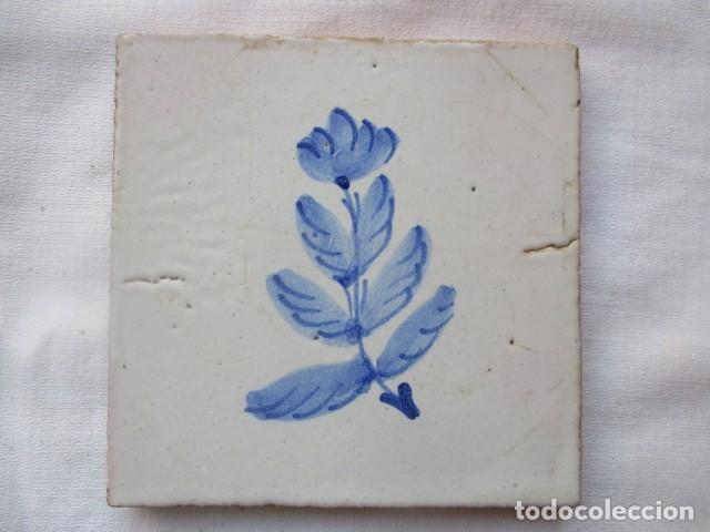 Antig&uuml;edades: azulejo antiguo pintado a mano - Foto 1