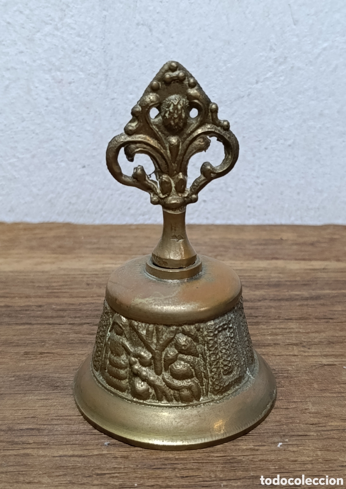 Antig&uuml;edades: ANTIGUA CAMPANA O LLAMADOR DE BRONCE