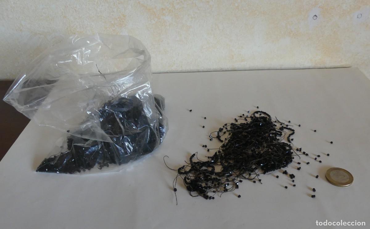 Antig&uuml;edades: BOLSA CON 110 GRAMOS DE CUENTAS DE AZABACHE DE EPOCA MODERNISTA ( PAGO POR BIZUM )