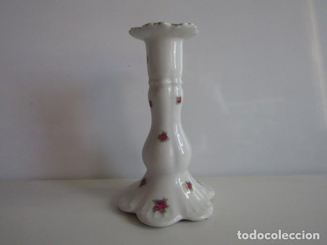 Antig&uuml;edades: PRECIOSO CANDELABRO DE PORCELANA DECORADO CON ROSAS RAR