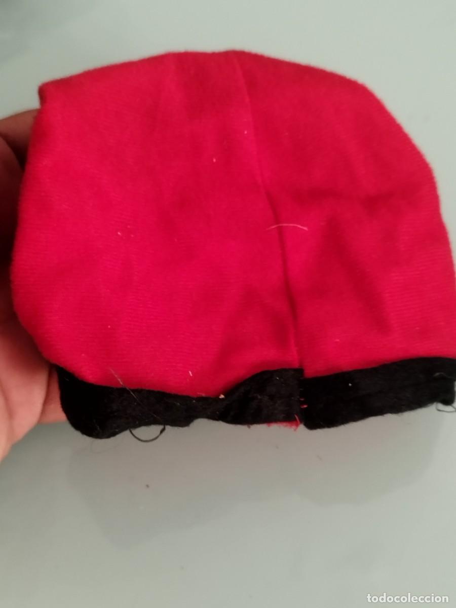 Antig&uuml;edades: Antigua peque&ntilde;a barretina catalana, gorro tradicional catal&aacute;n.